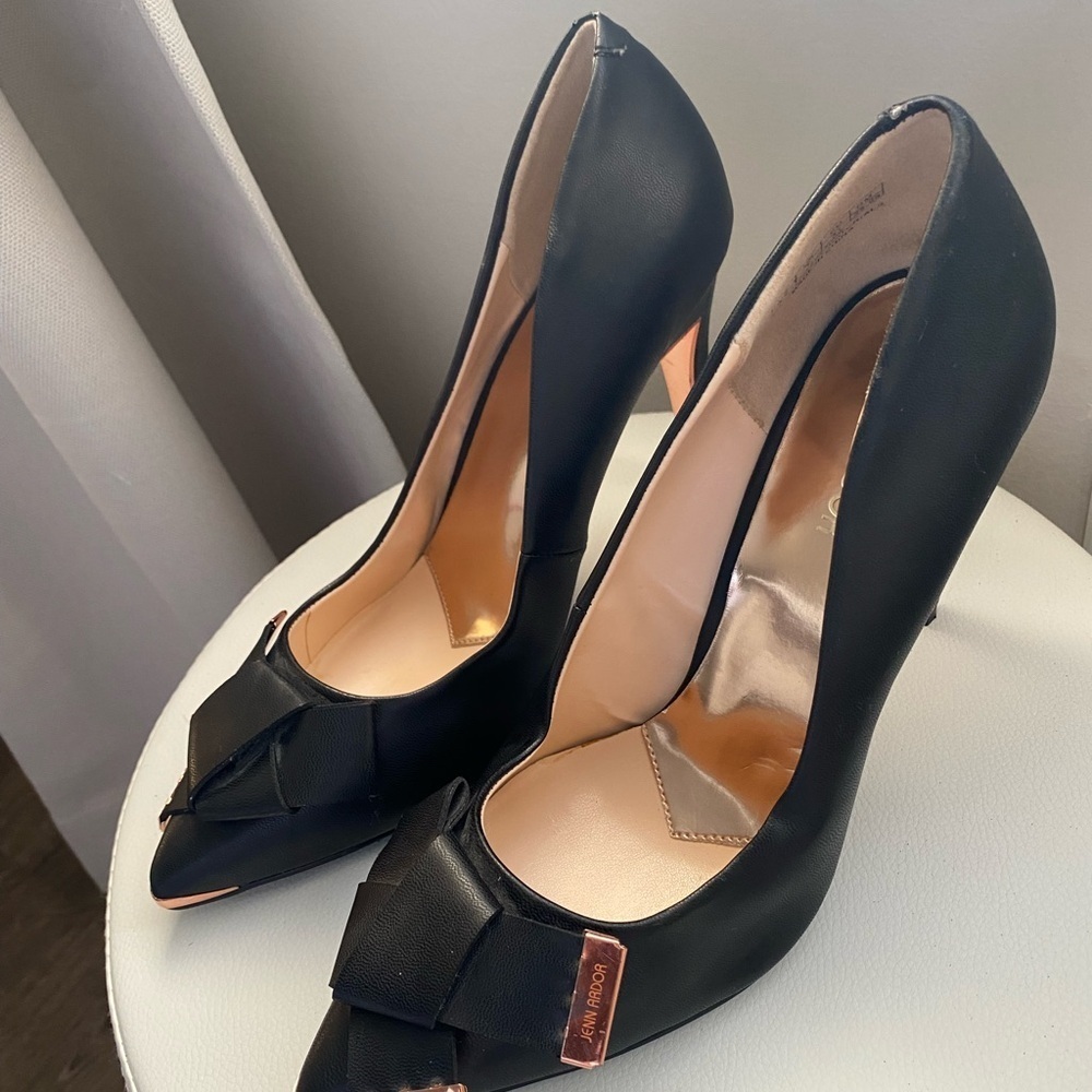 Women’s Black Pointed Toe Bow Pumps High Heels Size 9.5